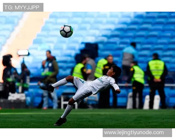 C罗父子同场竞技双双进球迷你罗为U16建功父亲再创辉煌