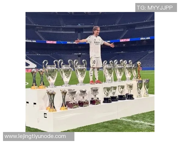 莫德里奇与拉比奥特训练勤奋米兰队员再无迟到现象 莫德里奇与拉比奥特训练勤奋米兰队员再无迟到现象